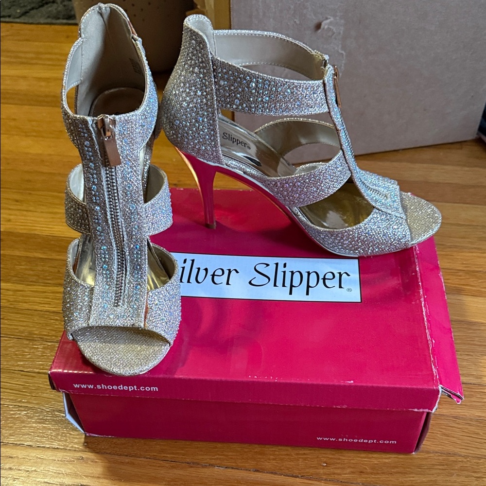 Silver Slipper Glittering Heels in Silver